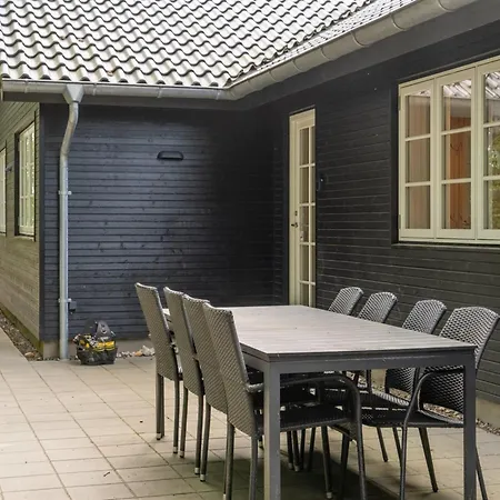 Jalina - 200m From The Sea By Interhome